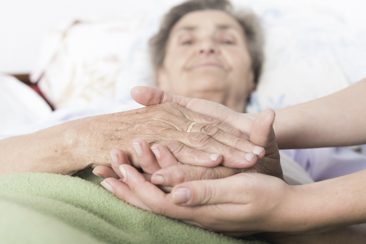 Adapter l'encadrement législatif des soins palliatifs pour répondre à une prise en charge extra-hospitalière des patients